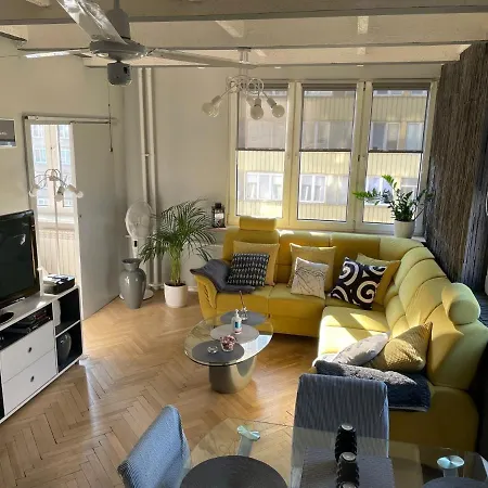 Grey Gucci Center Varsovie